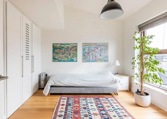 Spacious Bright Room W/Private Br, View & Terrace.