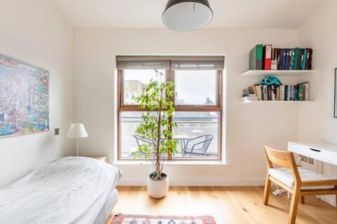 Spacious Bright W/private Br, View & Terrace.