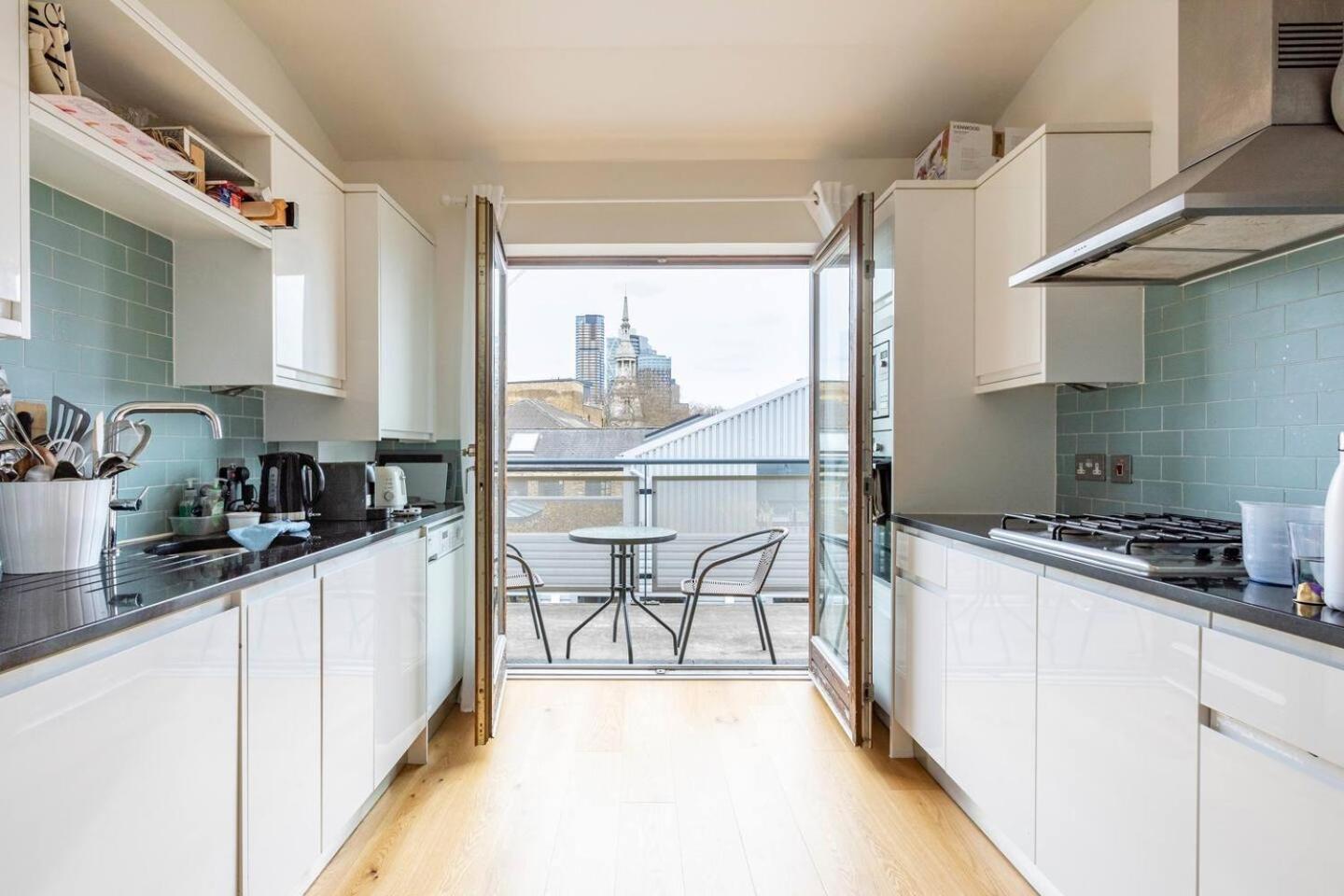 Alloggio in famiglia Spacious Bright W/private Br, View & Terrace. Londra